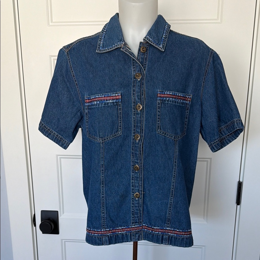 (Vintage) Erika & Co Embroidered Short Sleeve Button Down Denim Top in Sz Medium